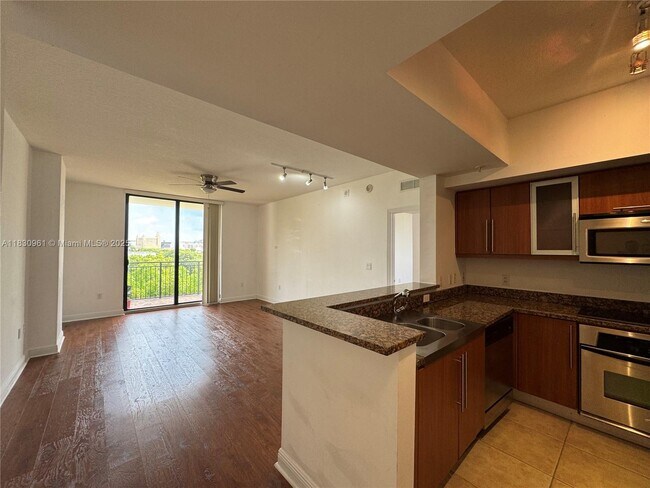 Foto del edificio - 888 Douglas Rd