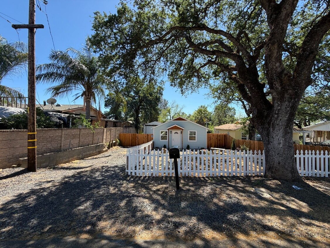 Building Photo - Fully Renovated 3BR Home | New HVAC + Washer/Dryer + Stainless Appliances | Designer Finishes | O...