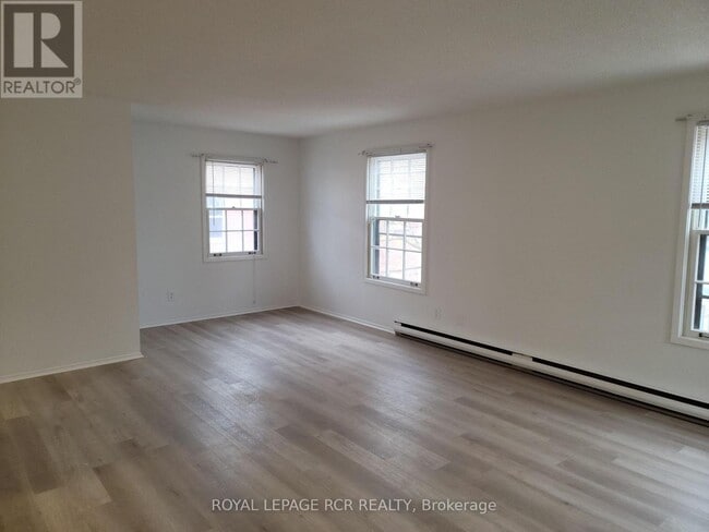 Photo du bâtiment - 2 Orchard Heights Blvd