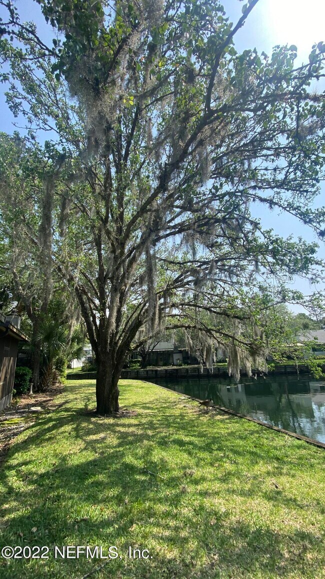 Foto del edificio - 9360 Craven Rd