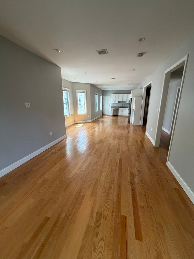 Building Photo - 226 Fellsway W