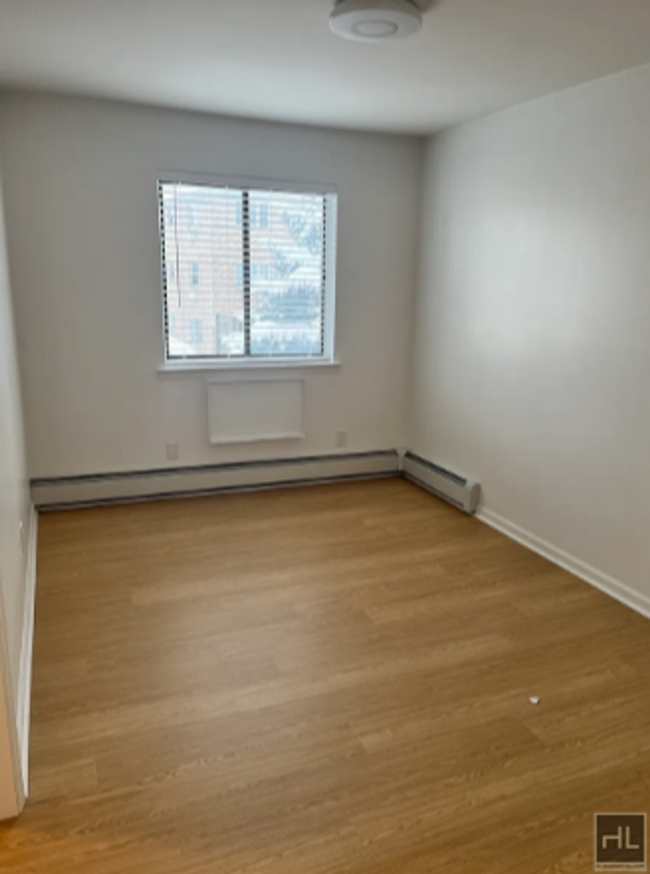 Foto del edificio - 78 AVENUE / Ridgewood, Queens / Sunny 1-Be...