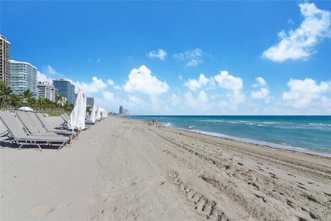 Foto del edificio - 9801 Collins Ave