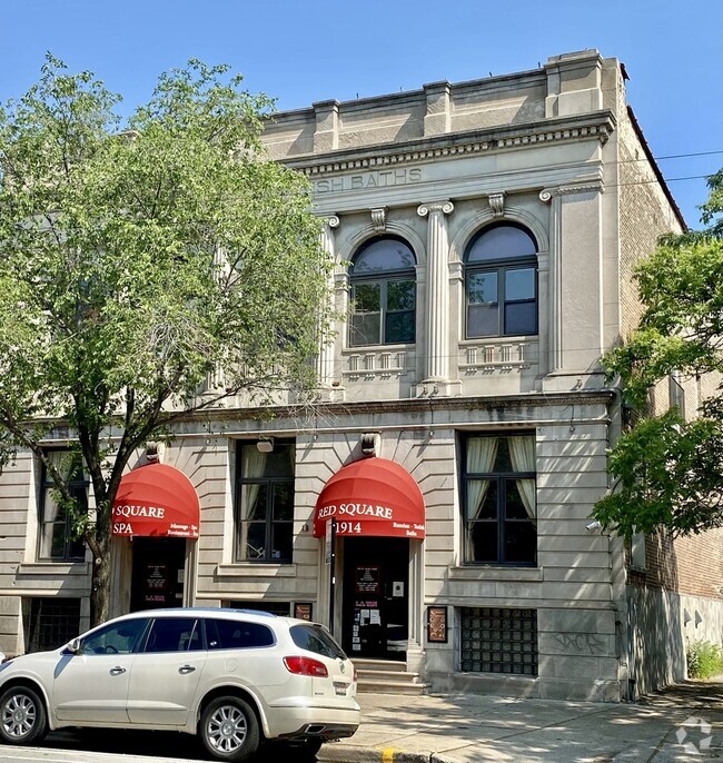 Building Photo - 1914 W Division St