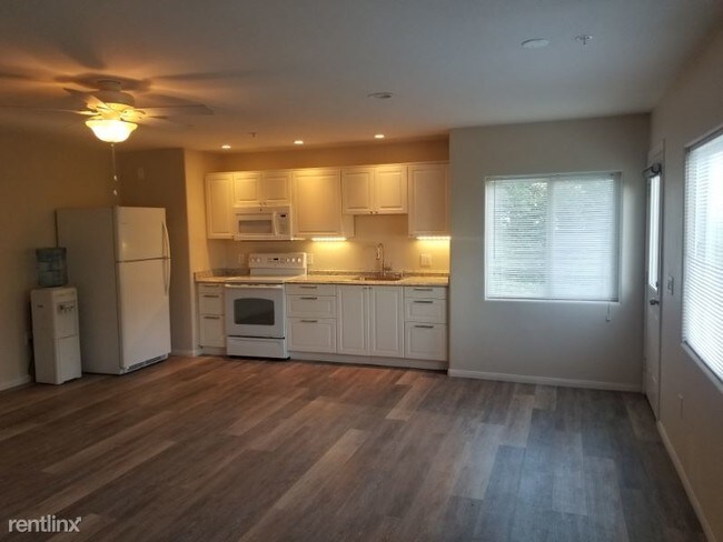 Building Photo - 1 br, 1 bath Apartment - 24451 Rutherford Rd