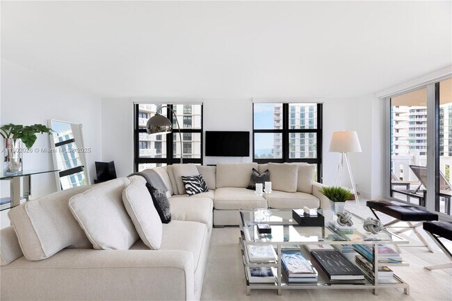 Building Photo - 1121 Crandon Blvd