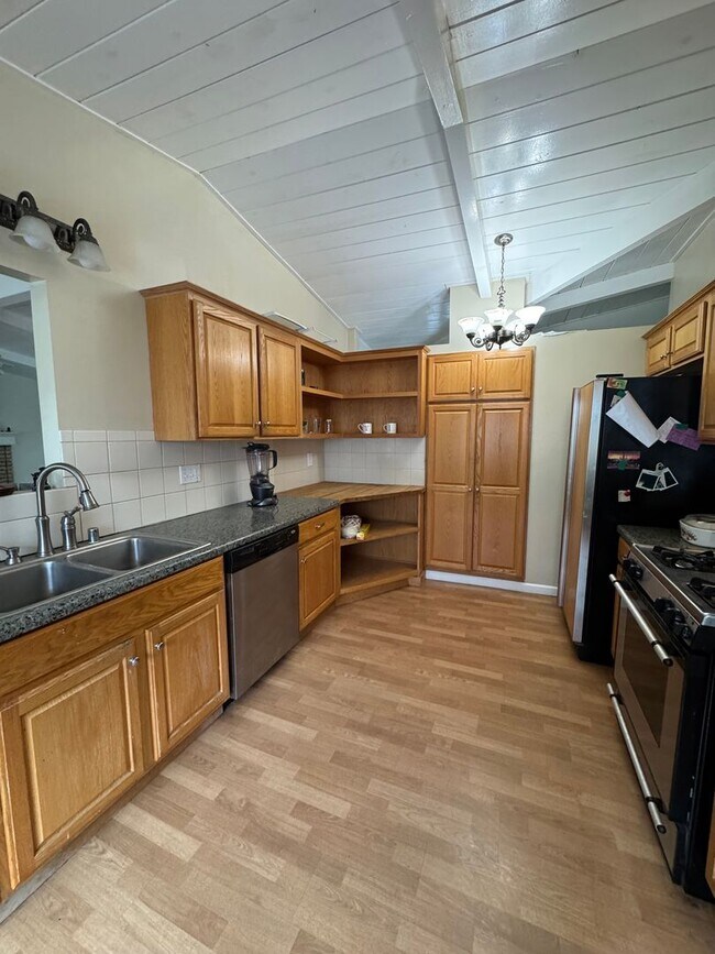 Foto del edificio - Beautiful 3 bedroom West Side Home!