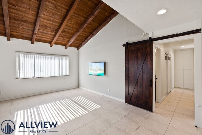 Foto del edificio - Highly upgraded 3 bed 2 bath condo availab...