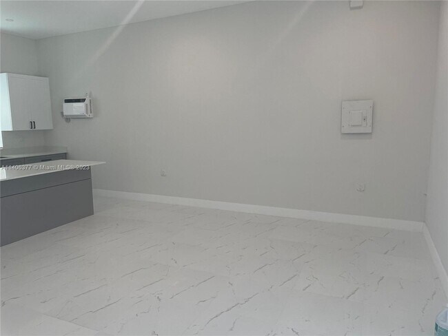 Foto del edificio - 320 SW 78th Ave