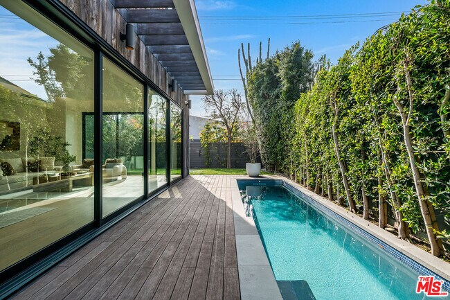 Foto del edificio - 1620 Electric Ave