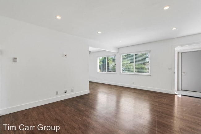Building Photo - 2864 Royal Palm Dr