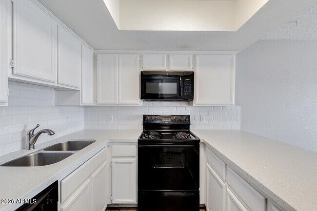 Foto del edificio - 2145 E Center Ln