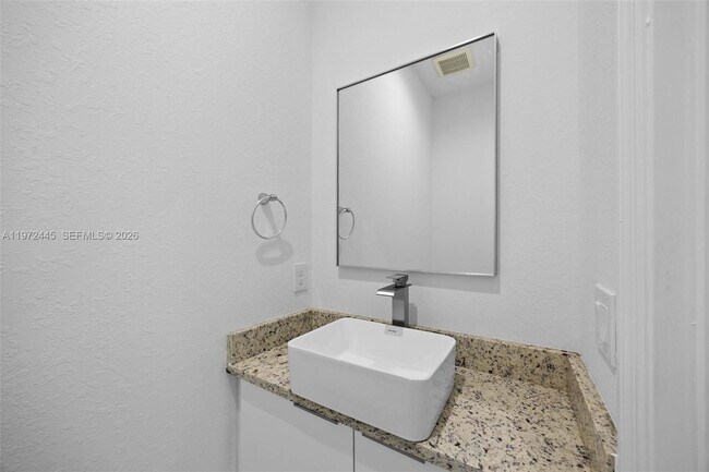 Building Photo - 1923 Sunniland Blvd