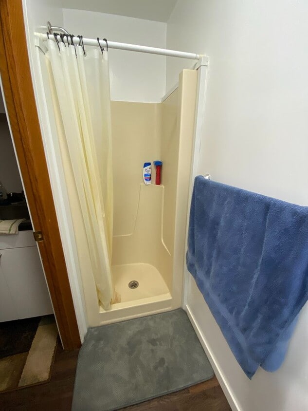 Building Photo - Studio Apartment Near Campus