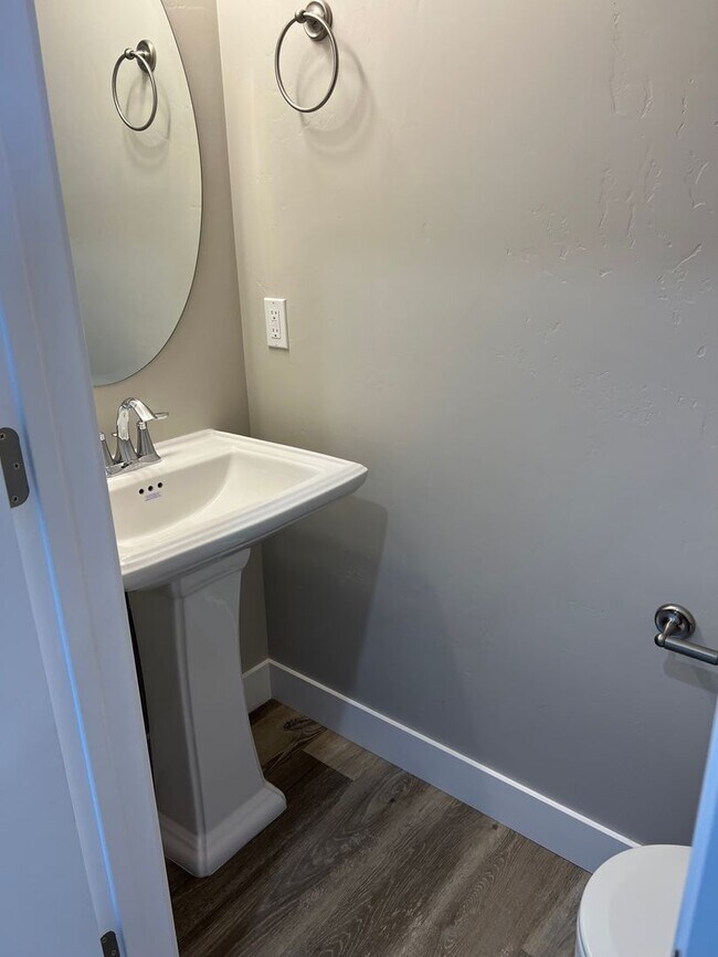 Building Photo - Brand new 3 bedroom 2.5 bathroom townhome