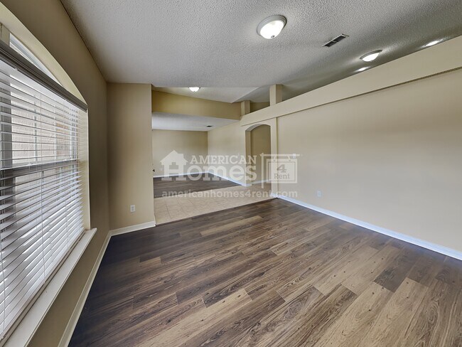 Building Photo - 10207 Wood Dove Way