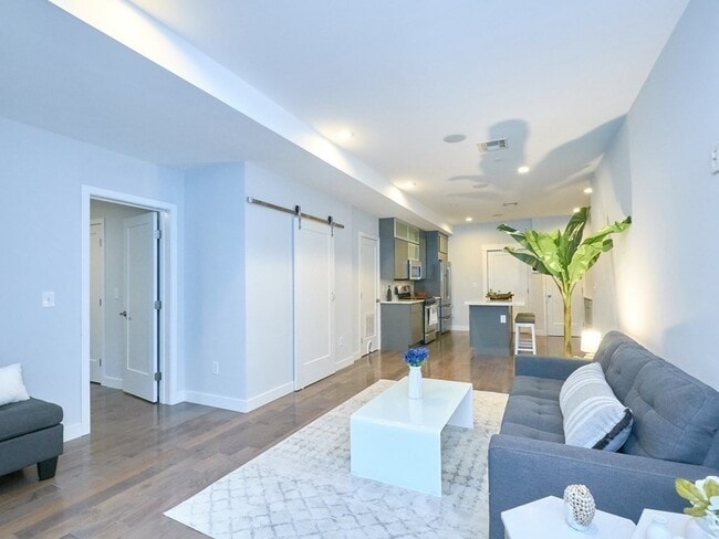 Photo - 186-188-188 Paris St Townhome