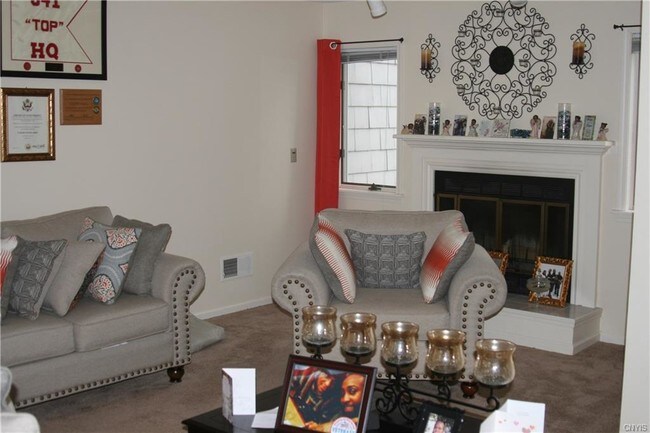 Building Photo - 435 Summerhaven Dr N