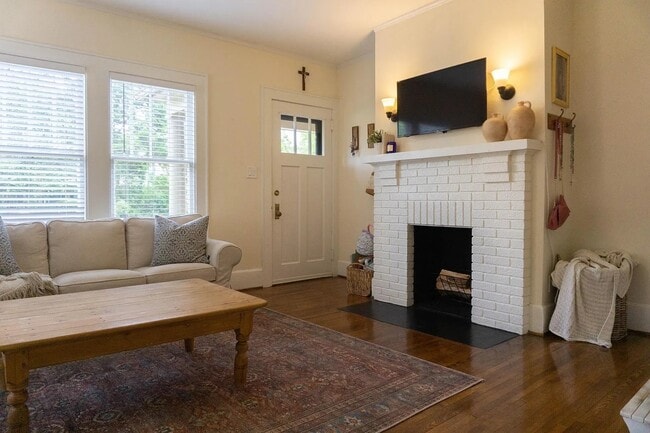 Living Room, View 1 - 904 Lexington Ave