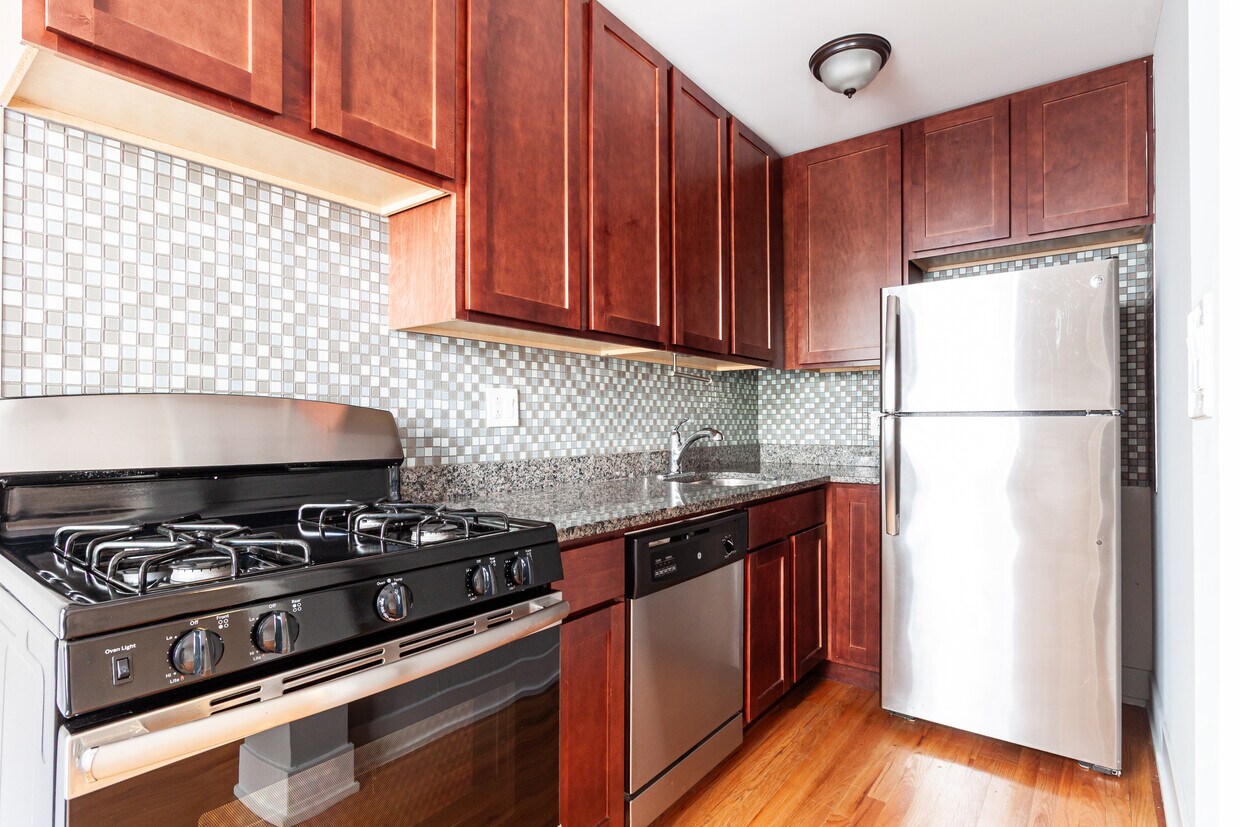 Foto principal - 435 W Roscoe St