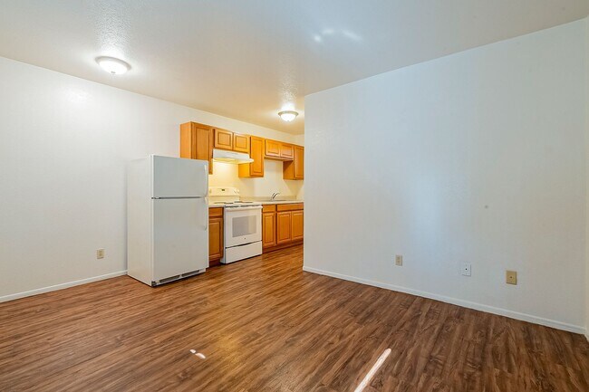 Foto del interior - 1st and Olsen ( 1055, 1065, 1075 N. Olsen Ave. &amp; 2047 E. 1st St. )