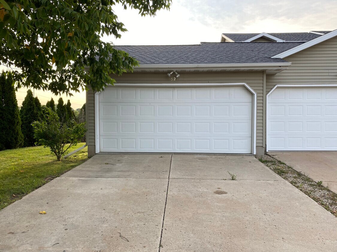 2 Car Garage - 527 Trail Side Dr