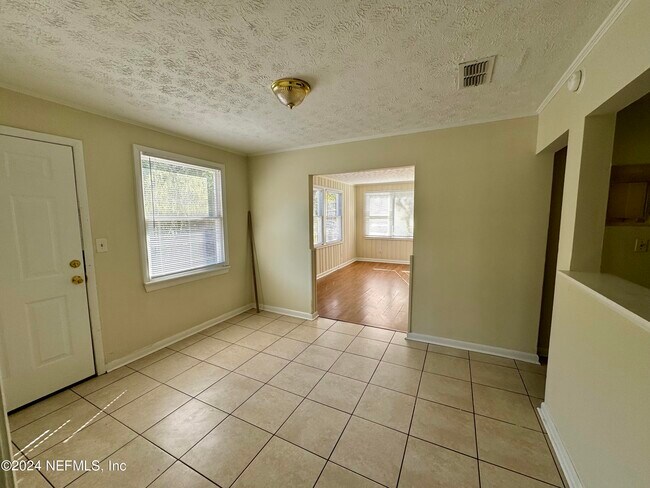 Building Photo - 7125 Silver Lake Terrace