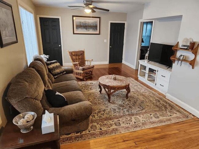 Building Photo - 661 Hevey St