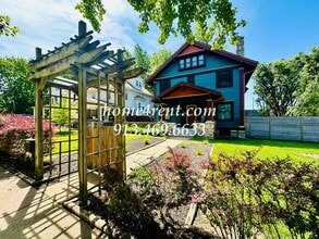 Building Photo - 641 W 39th Terrace