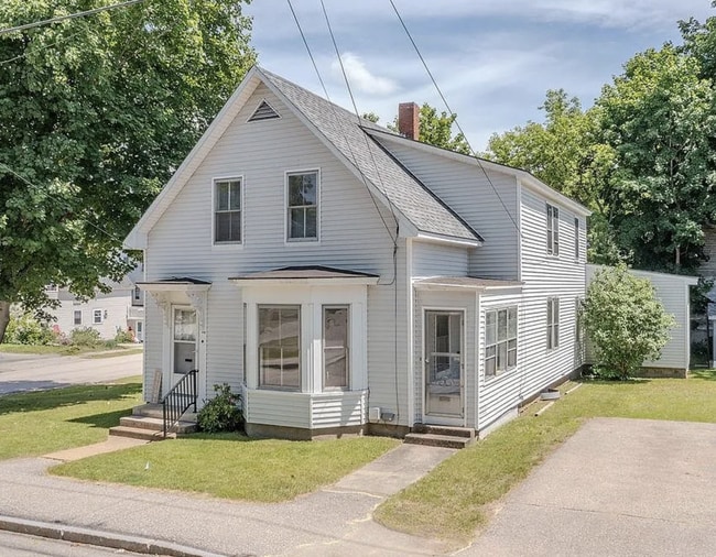 Building Photo - 54 Maple St