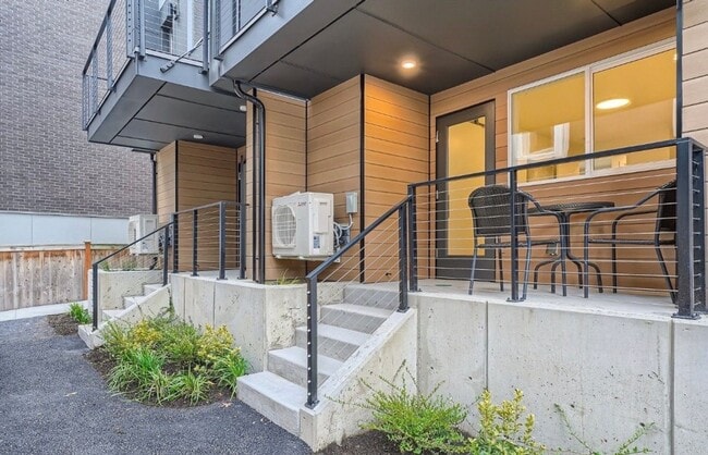 Building Photo - 7512 43rd Ave S