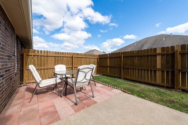 Building Photo - ***1582 Willowbrook Dr***