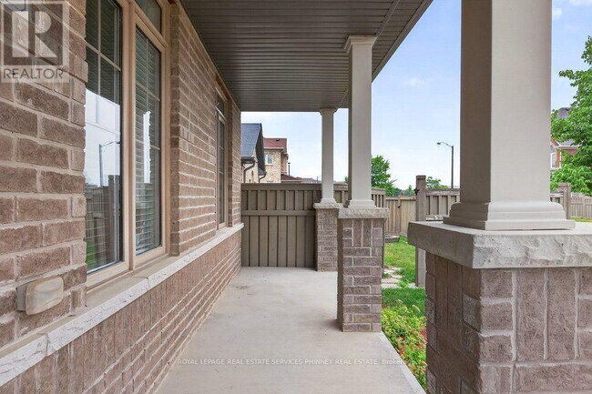Building Photo - 222 Moody Dr