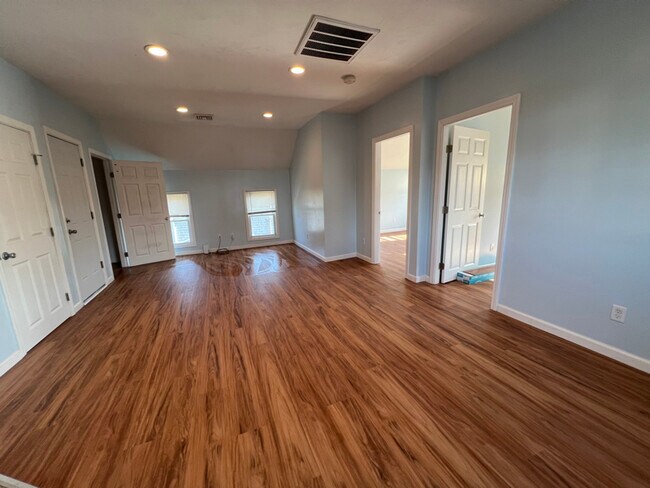 Foto del edificio - 93 Belleville Rd