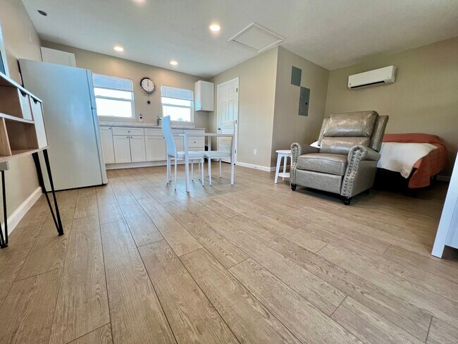 Foto del edificio - 2390 Jr St