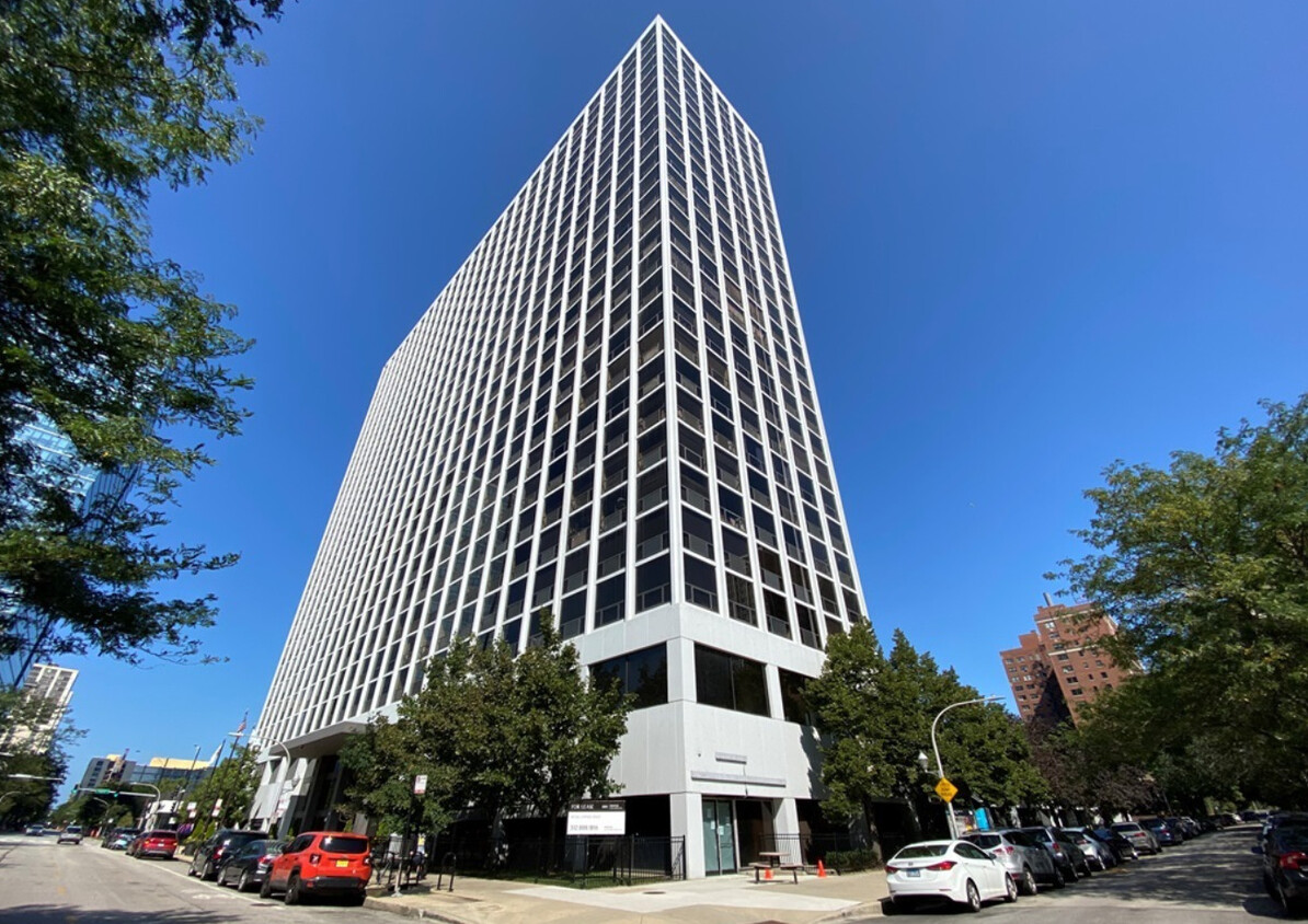 Foto principal - 4343 N Clarendon Ave