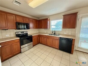 Building Photo - 558 Briggs Dr