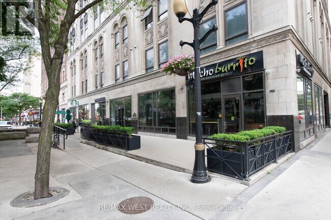 Photo du bâtiment - 112-1112 King St E