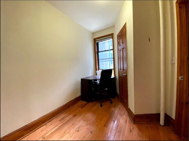 Building Photo - 254 Manhattan Avenue