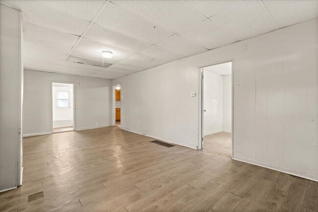 Building Photo - 3115 Chelsea Ave