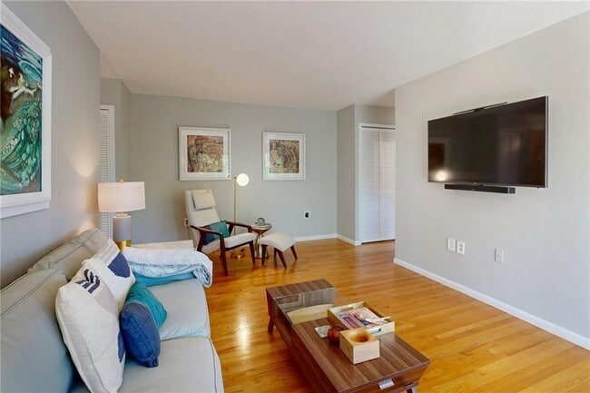 Foto del edificio - 43 Bullocks Point Ave