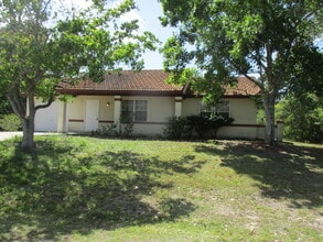 Building Photo - 213 Abello Rd SE