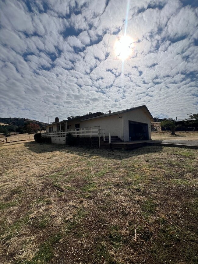 Building Photo - 784 Flag Creek Rd