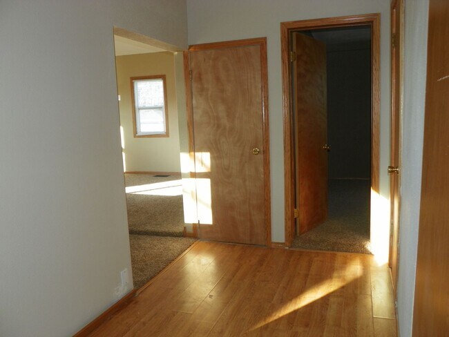 Foto del edificio - SW 3 bedroom 1 bath with appliances.