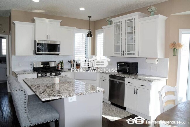 Foto del edificio - 8868 Whispering Oaks Trail