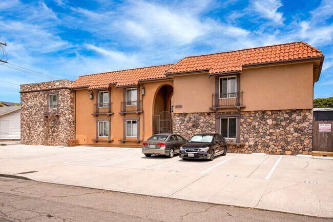 Building Photo - 1 bedroom 1bathroom condo in Normal Heights!