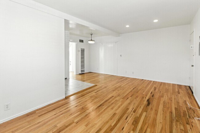 Foto del edificio - 14205 Moorpark St