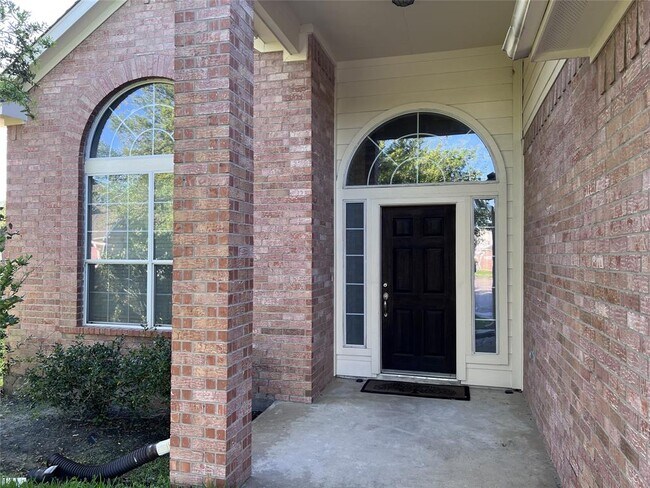 Foto del edificio - 2306 Blue Creek Dr