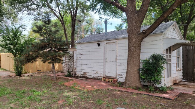 Foto del edificio - Quiet Quaint Property! Private Driveway!  ...