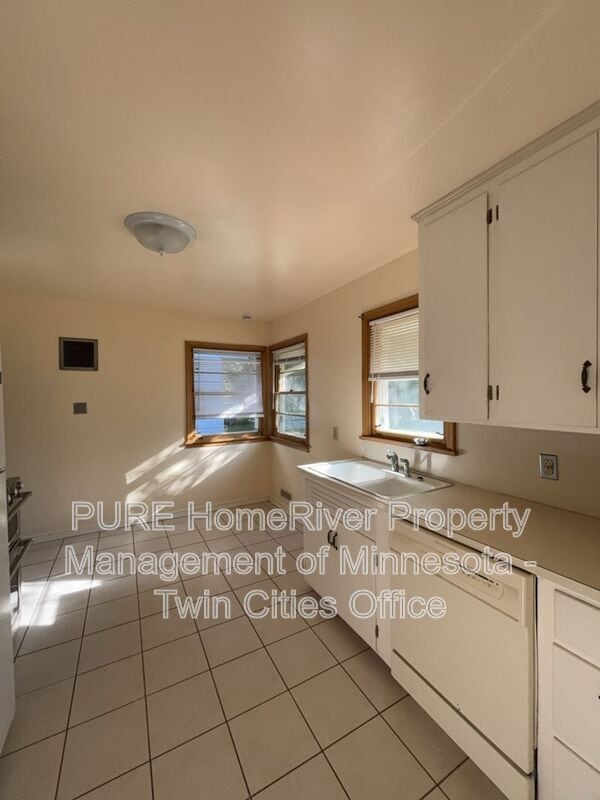 Building Photo - 5812 Emerson Ave S